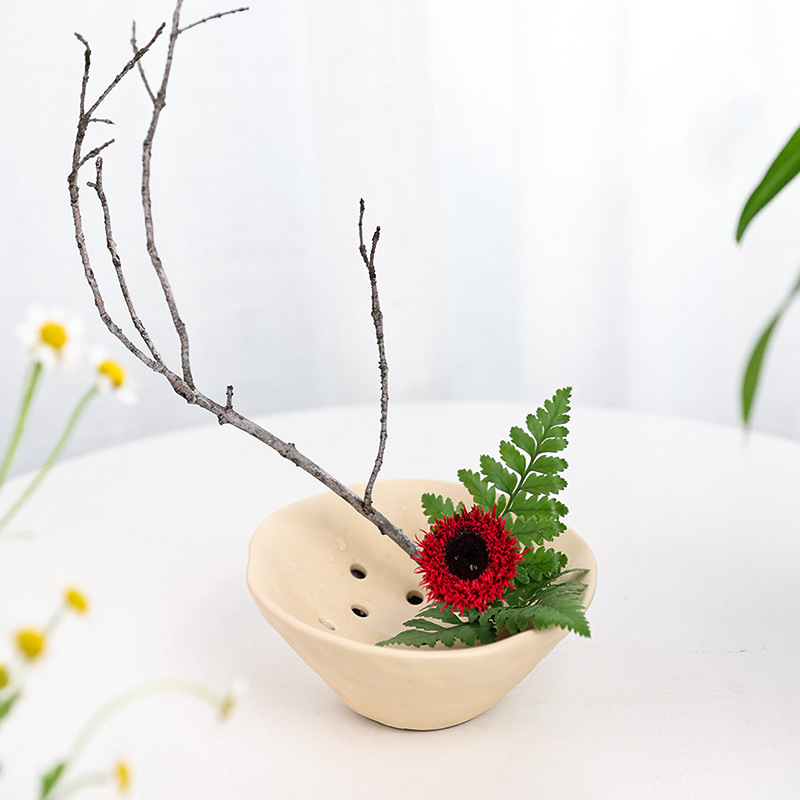 كهوف زهرة السلطانيات السيراميك - مراجعة Ikebana Vase Kenzan وسعره