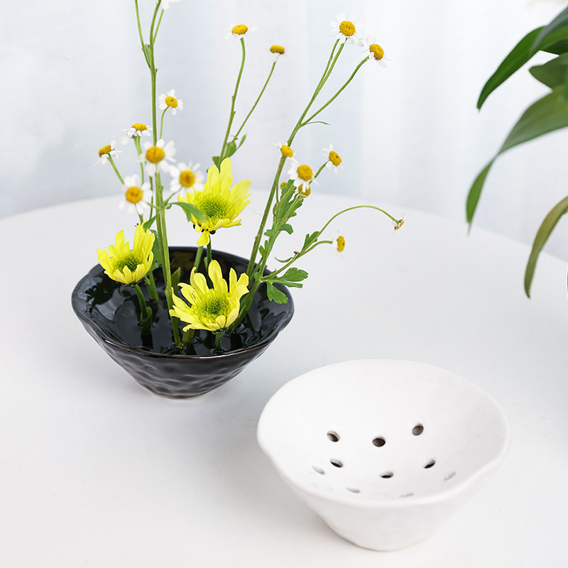 كهوف زهرة السلطانيات السيراميك - مراجعة Ikebana Vase Kenzan وسعره