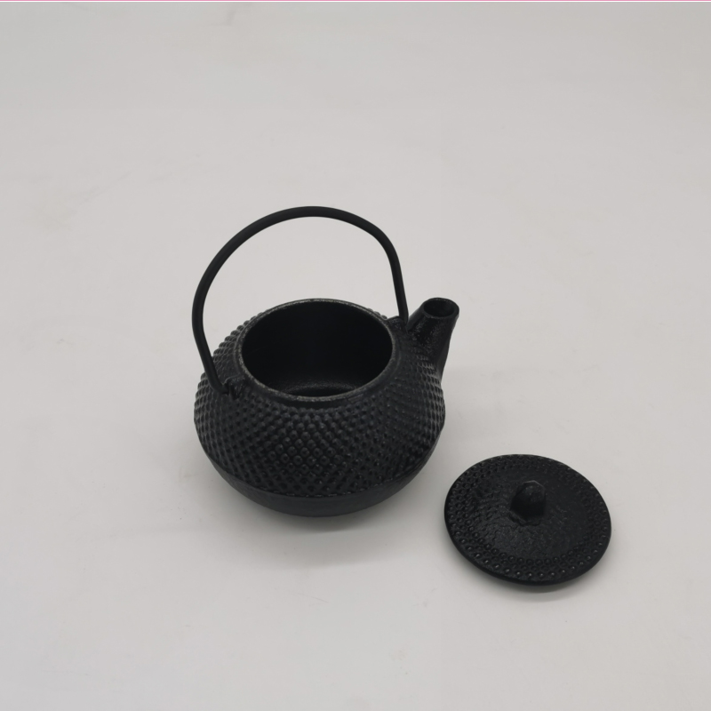 إبريق شاي ياباني صغير من الحدي - مراجعة Cast Iron Tetsubin وسعره