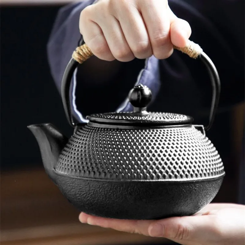 إبريق شاي من الحديد الزهر، غلا - مراجعة Cast Iron Tetsubin وسعره